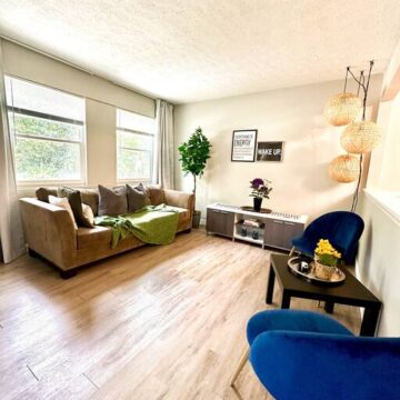 Full Home Quiet, Open, & great location!