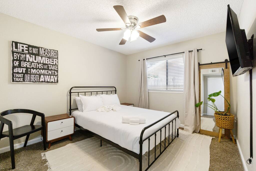 3BD2BTH Modern Home Near Yosemite Natl Park - 16