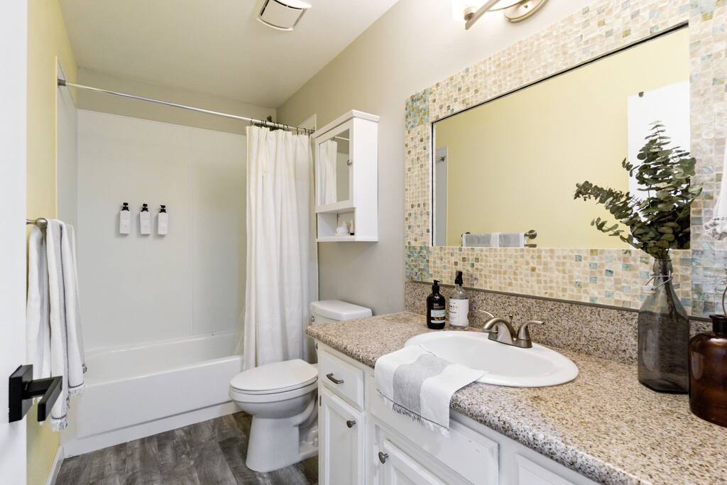 3BD2BTH Modern Home Near Yosemite Natl Park - 17