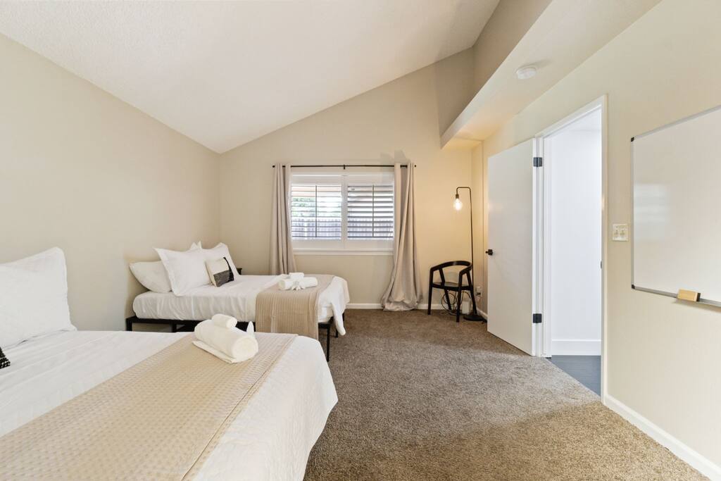 3BD2BTH Modern Home Near Yosemite Natl Park - 19